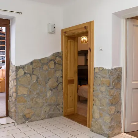 Apartment Keszthely 1 בית נופש *