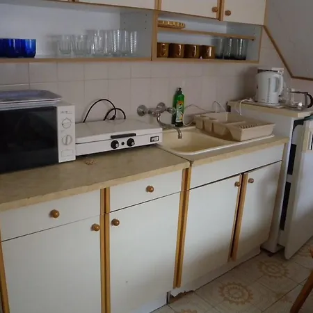 Apartment Keszthely 1 בית נופש *